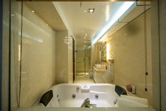 Stüdyo, Bahçe Manzaralı