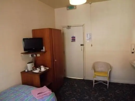 Tek Büyük Yataklı Oda, Ortak Banyo