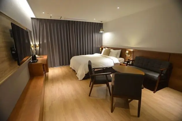 Deluxe Tek Büyük Yataklı Oda (B)