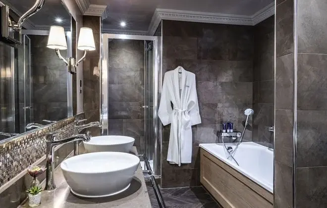 Deluxe Tek Büyük Yataklı Oda