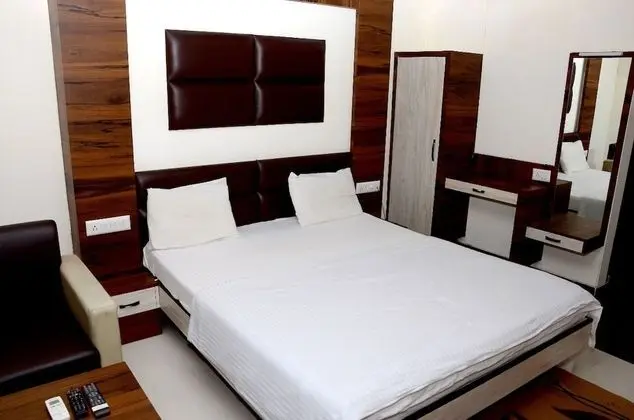 SUPER DELUXE AC ROOM