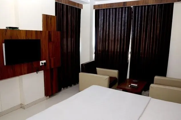 SUPER DELUXE AC ROOM