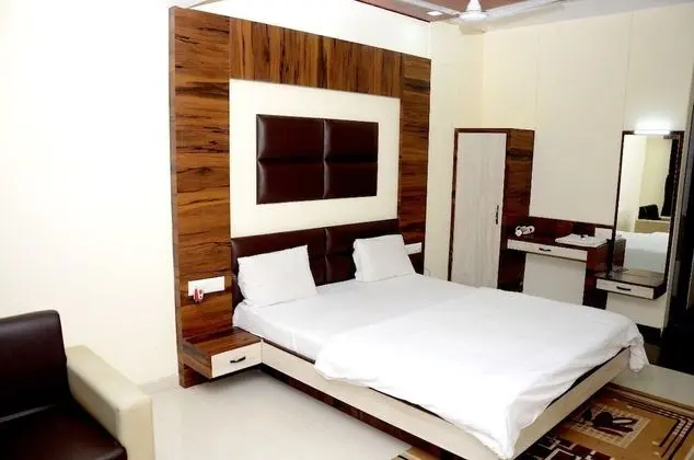 SUPER DELUXE AC ROOM