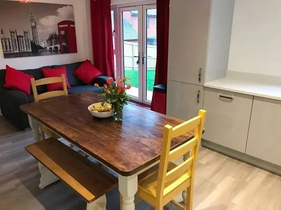 Ev (4 Bedrooms)