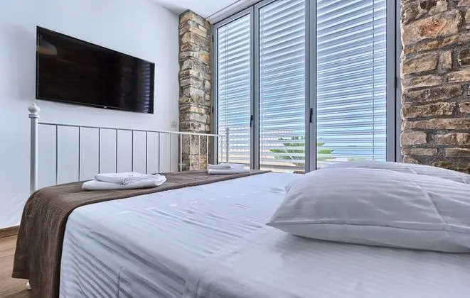 Beachfront Villa New Horizons I