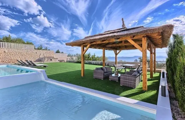 Beachfront Villa New Horizons I