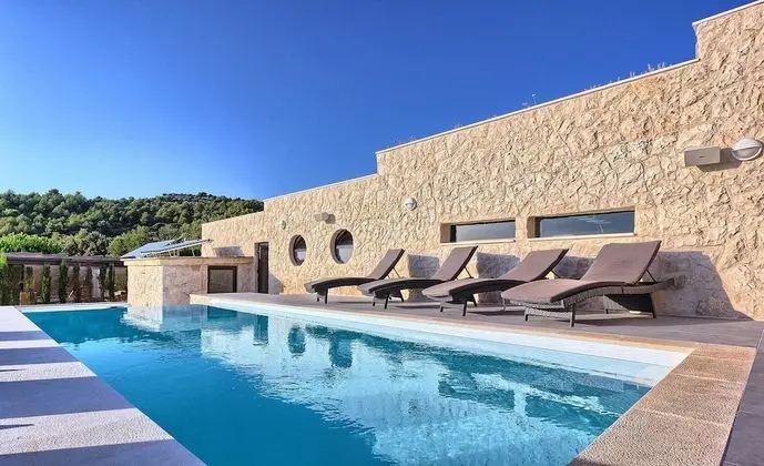 Beachfront Villa New Horizons I