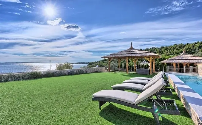 Beachfront Villa New Horizons I