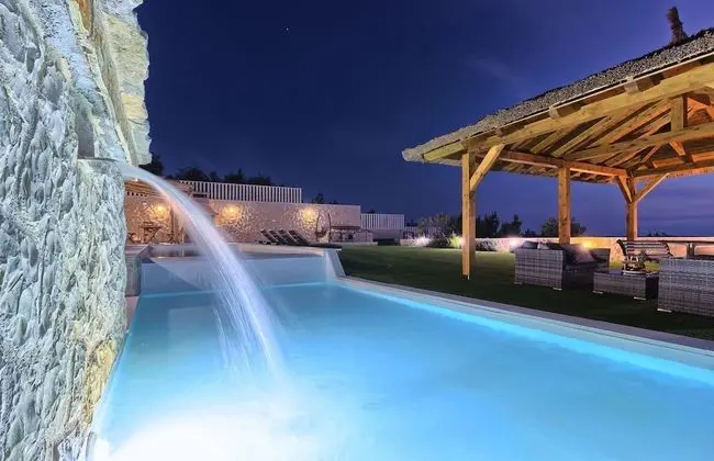 Beachfront Villa New Horizons I