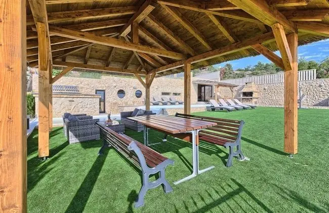 Beachfront Villa New Horizons I