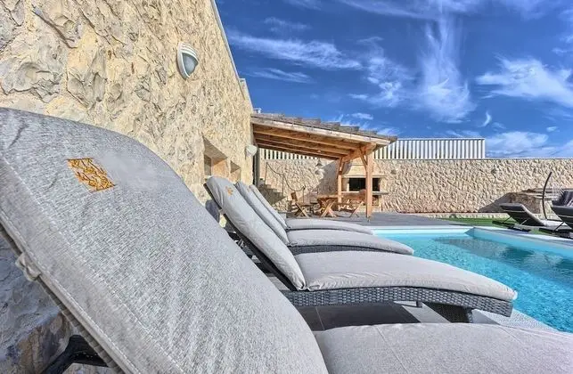 Beachfront Villa New Horizons I