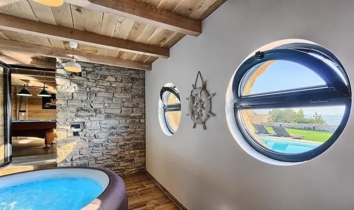 Beachfront Villa New Horizons I