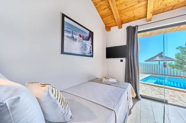 Beachfront Villa New Horizons III