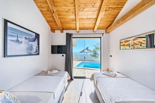 Beachfront Villa New Horizons III