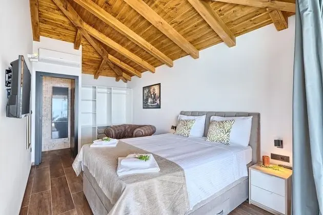 Beachfront Villa New Horizons III