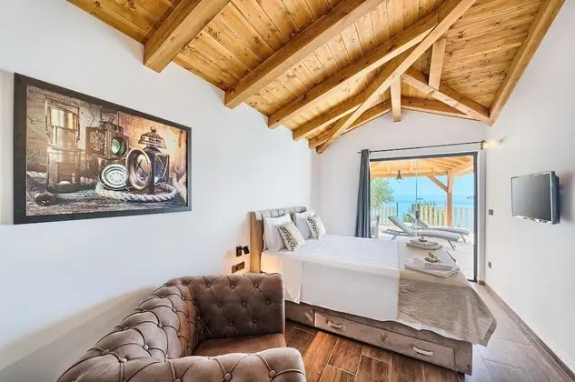 Beachfront Villa New Horizons III