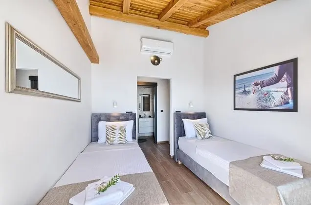 Beachfront Villa New Horizons III