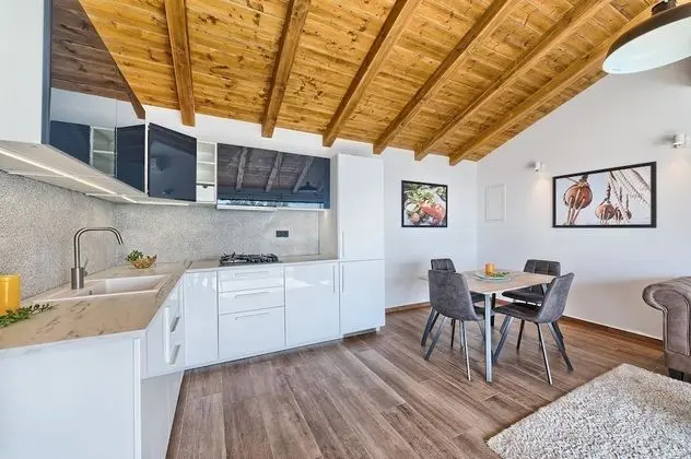 Beachfront Villa New Horizons III
