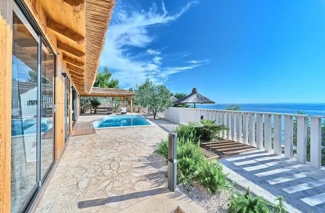 Beachfront Villa New Horizons III