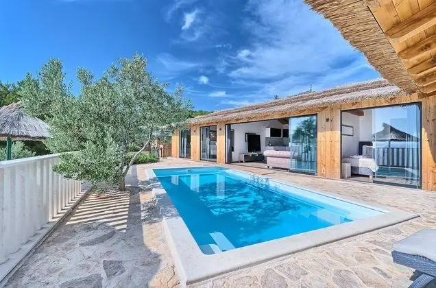 Beachfront Villa New Horizons III