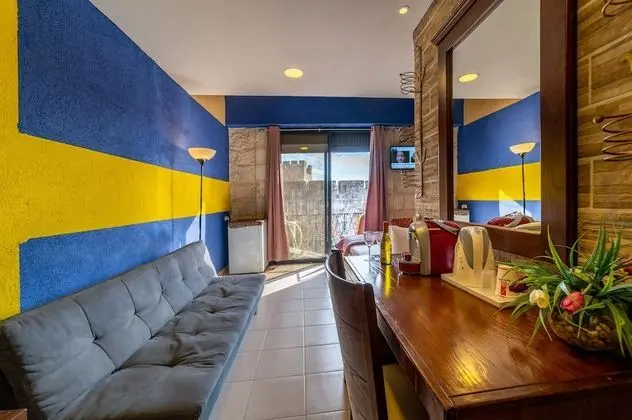 Superior Tek Büyük Yataklı Oda, Balkon, Şehir Manzaralı