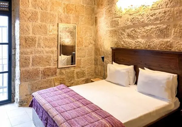 Üç Kişilik Oda