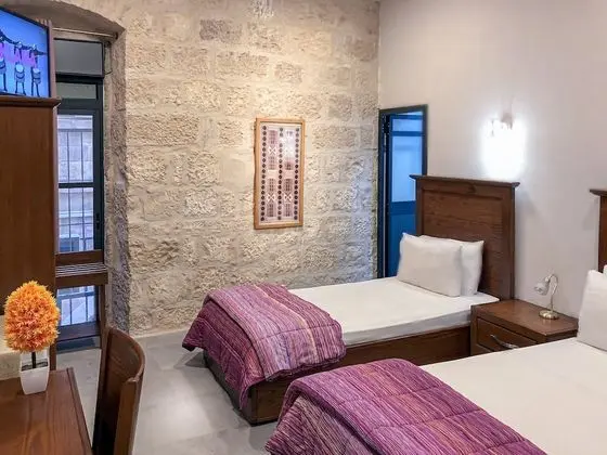 Üç Kişilik Oda