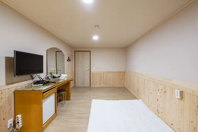 Ondol Room