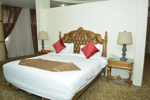 Standard Tek Büyük veya İki Ayrı Yataklı Oda, Şehir Manzaralı