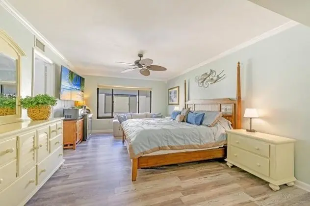 Daire, Birden Çok Yatak (New Listing - Remodeled Condo )