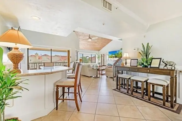 Daire, Birden Çok Yatak (New Listing - Remodeled Condo )