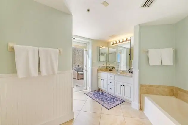 Daire, Birden Çok Yatak (New Listing - Remodeled Condo )
