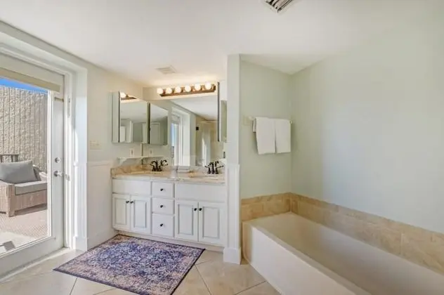 Daire, Birden Çok Yatak (New Listing - Remodeled Condo )