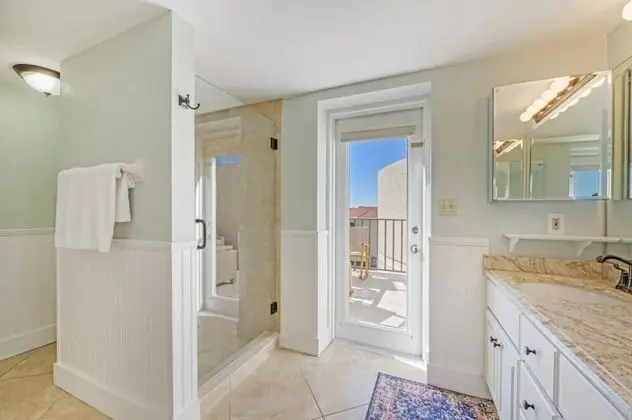 Daire, Birden Çok Yatak (New Listing - Remodeled Condo )