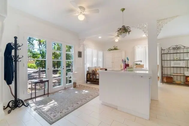 Ev (New Live Oak Cottage/Beach/Downtown/P)