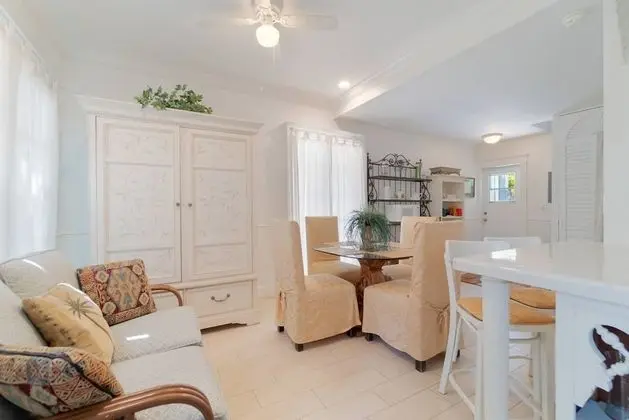 Ev (New Live Oak Cottage/Beach/Downtown/P)
