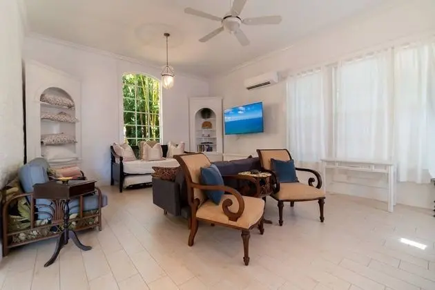 Ev (New Live Oak Cottage/Beach/Downtown/P)