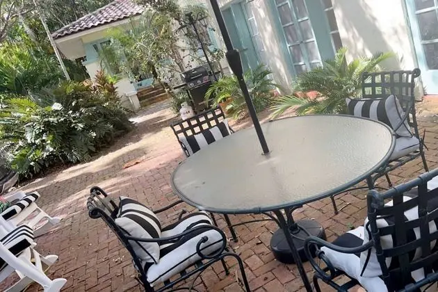 Ev (New Live Oak Cottage/Beach/Downtown/P)