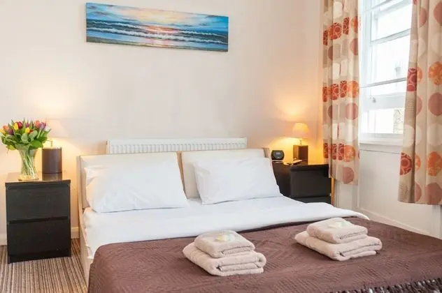 Tek Büyük Yataklı Oda, 1 Çift Kişilik Yatak