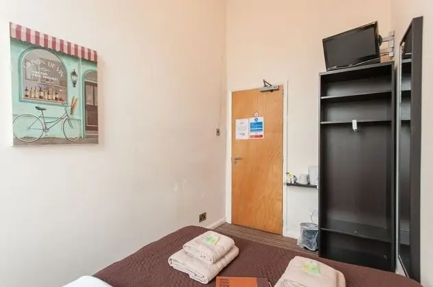 Tek Büyük Yataklı Oda, Ortak Banyo