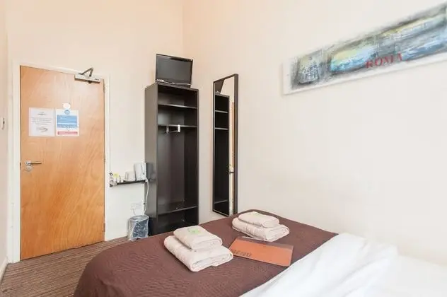 Tek Büyük Yataklı Oda, Ortak Banyo