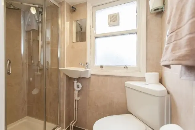 Tek Büyük Yataklı Oda, Ortak Banyo