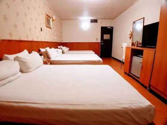 Deluxe Üç Kişilik Oda, Birden Çok Yatak, Sigara İçilmez, Sıcak Su Havuzu