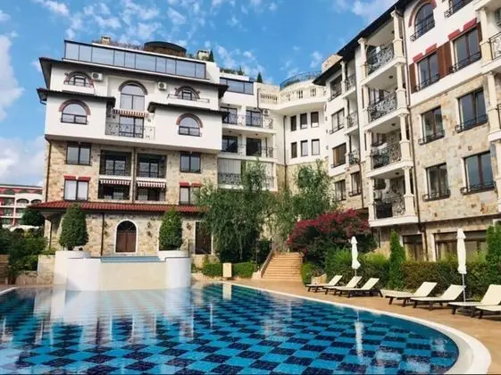 Apart Daire, 1 Büyük (Queen) Boy Yatak ve Çekyat