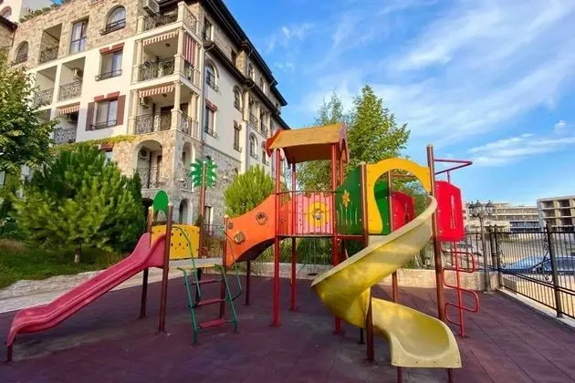 Apart Daire, 1 Büyük (Queen) Boy Yatak ve Çekyat