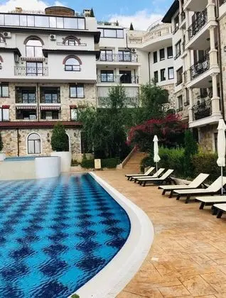 Apart Daire, 1 Büyük (Queen) Boy Yatak ve Çekyat