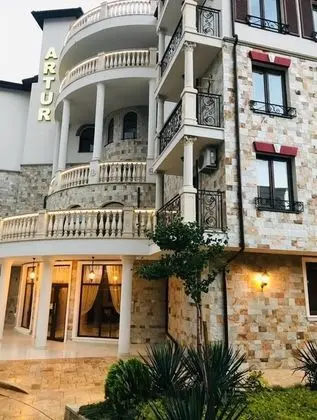 Apart Daire, 1 Büyük (Queen) Boy Yatak ve Çekyat