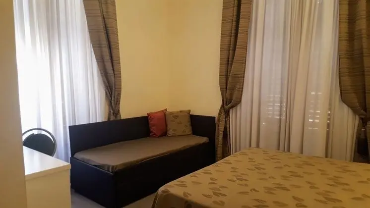 Classic Üç Kişilik Oda