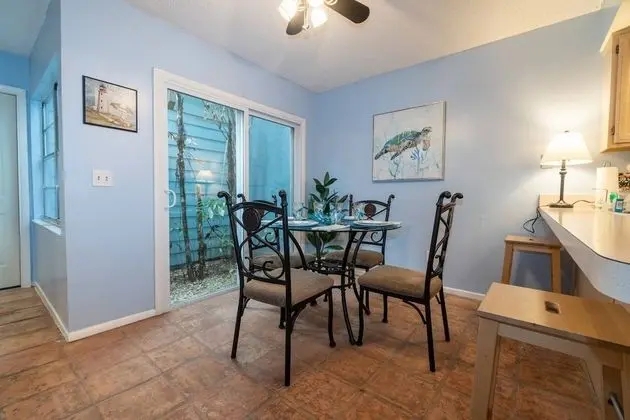 Daire (New Listing Townhouse Paradise -Steps)
