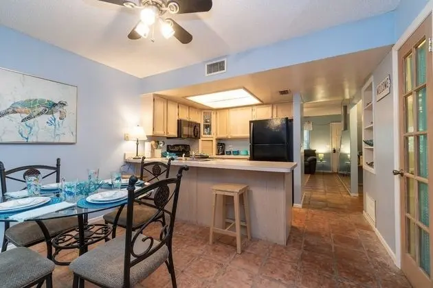 Daire (New Listing Townhouse Paradise -Steps)